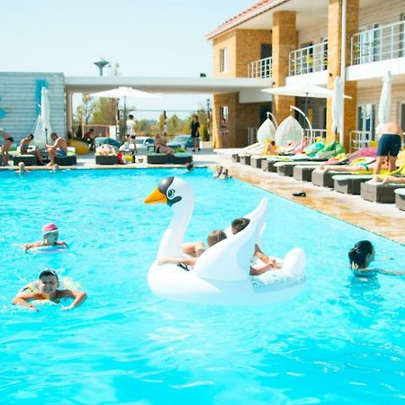 Hotel Lido Lazurne Bagian luar foto
